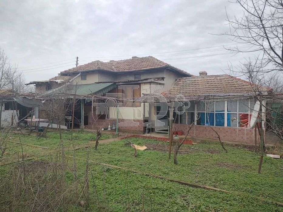 с. Генерал Киселово, общ. Вълчи дол, голяма къща с двор, 45000€