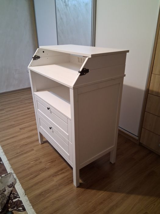 Se vinde măsuță de înfășat