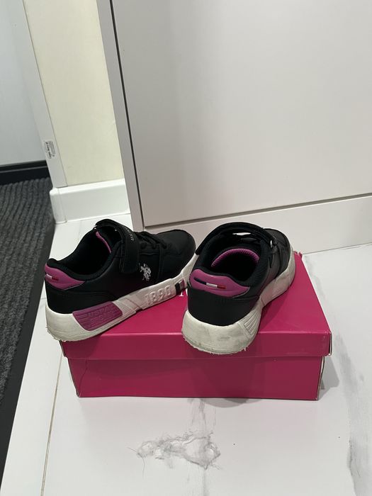 Продам кроссовки для девочки