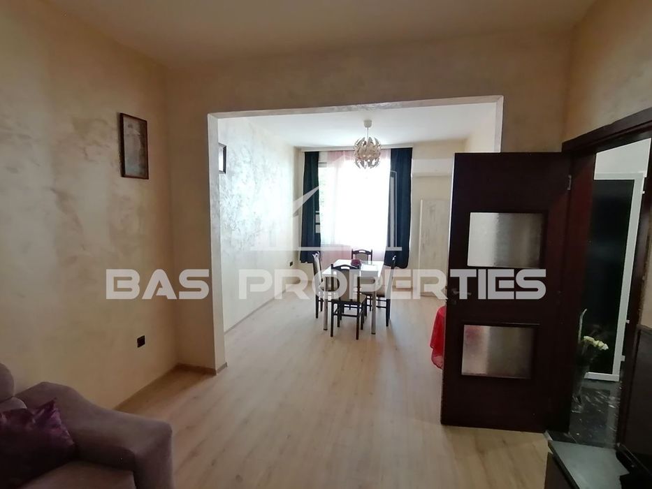 Дава се под наем Тристаен апартамент в София, Център - 100 кв.м за 897.6 € - Снимка #2