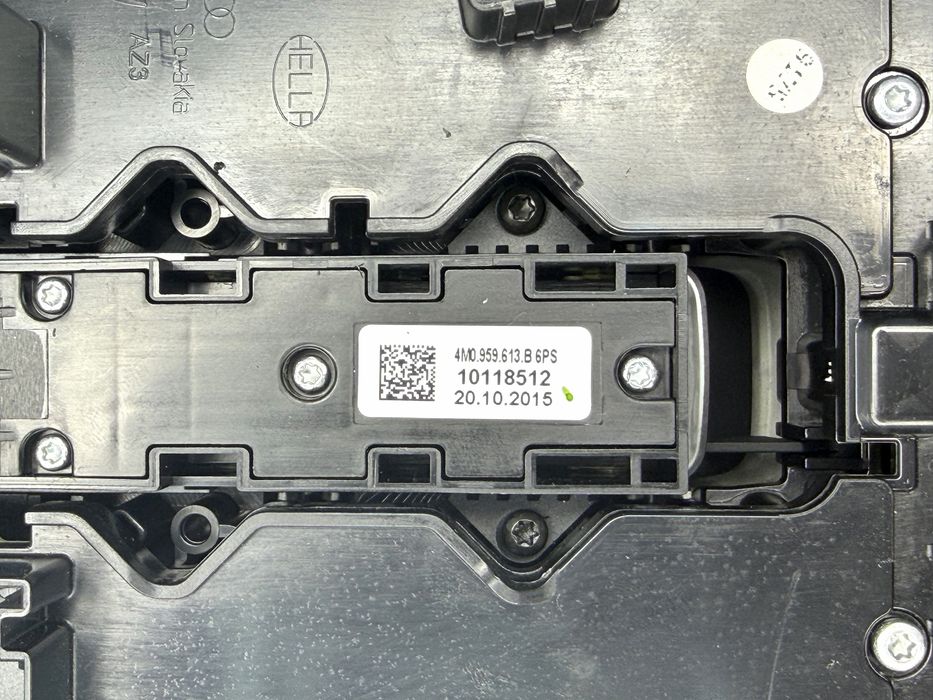 Черен Плафон AUDI A4 B9 8W0947135AT 4M0959613B