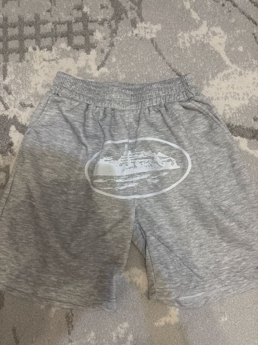 Серые шорты corteiz