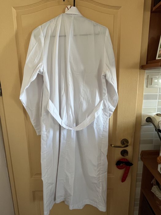 Медицинска бяла манта