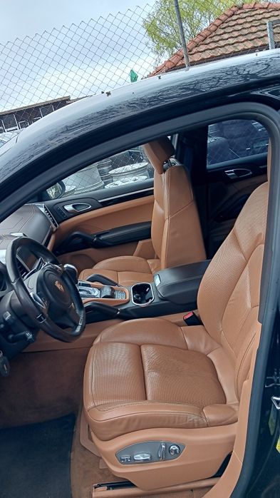 Porsche Cayenne 3.0 S Hybrid 233 к.с. ,автоматик,10 броя на части