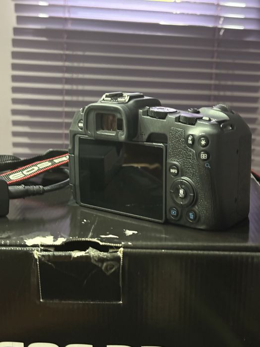 Vând canon Eos rp