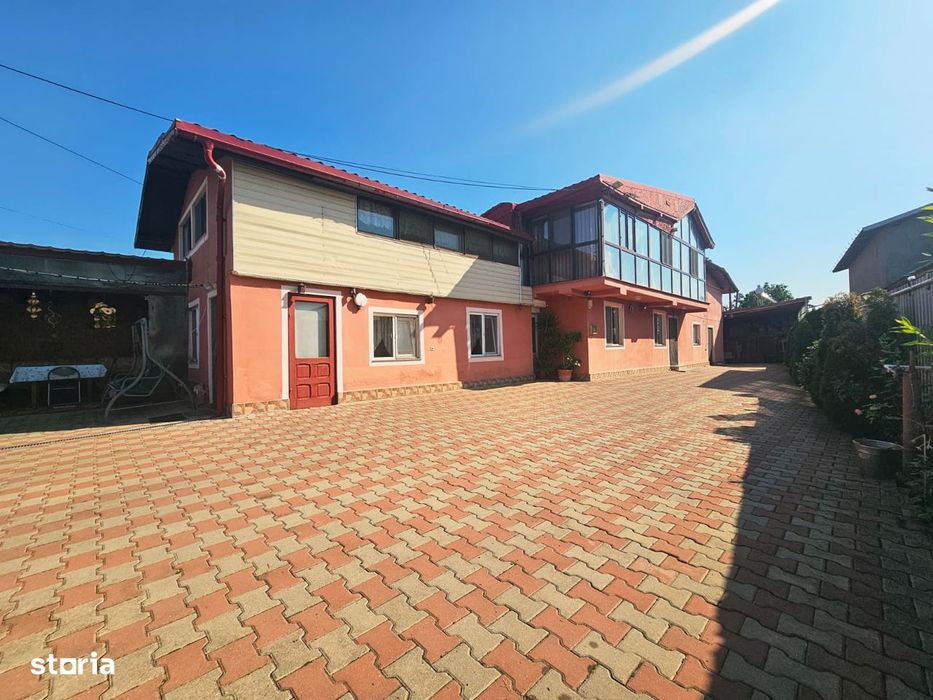 Casă spațioasă cu 9 camere în Strejnicu – pentru locuință, birouri