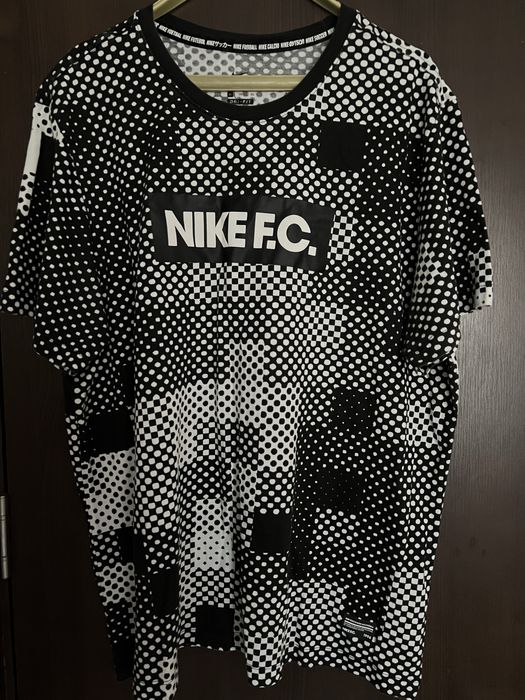 Пролетно яке с качулка и щампи