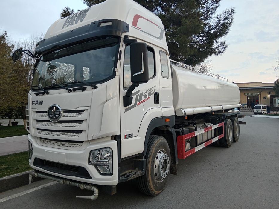 Продам водовоз FAW