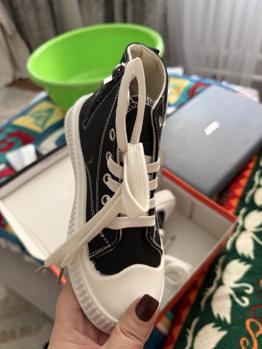 Продам кеды , новые детские