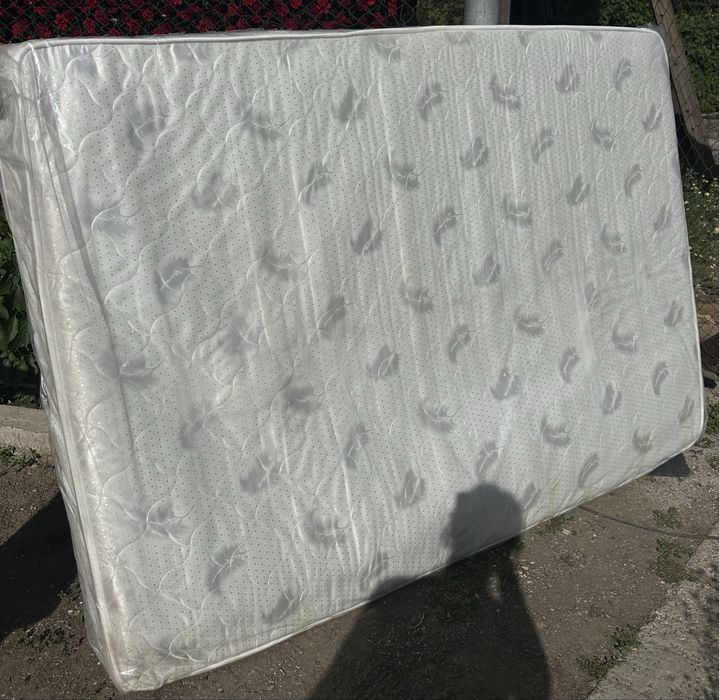 Продам матрас  140х200