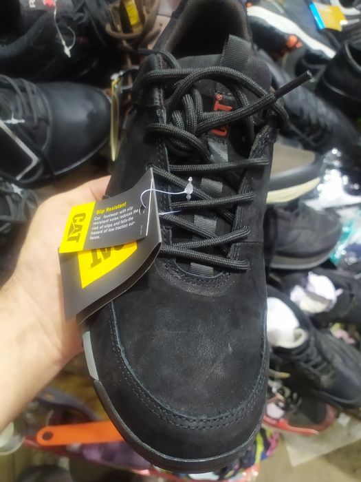 Продаются кроссовки Cat