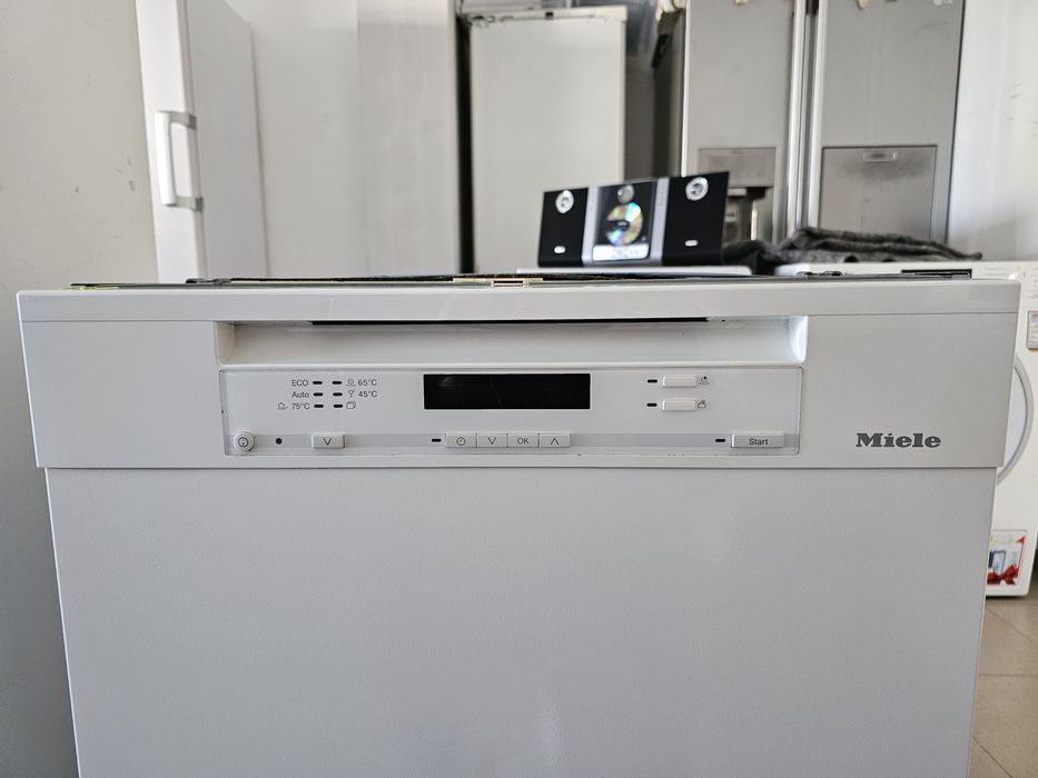 Съдомиялна за частично вграждане Míele