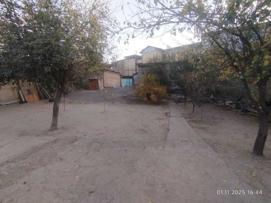 Продаётся участок под застройку дома Адрес: Центр  Янгибазар