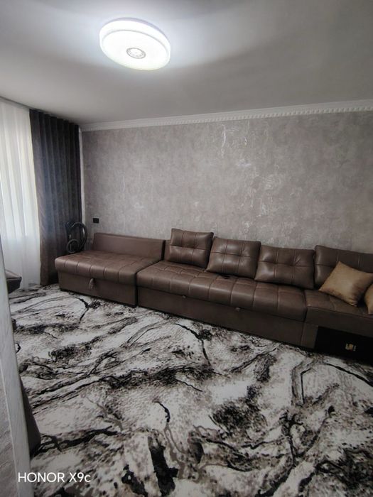 1 комнатная с мебелью и техникой выше Хакимията