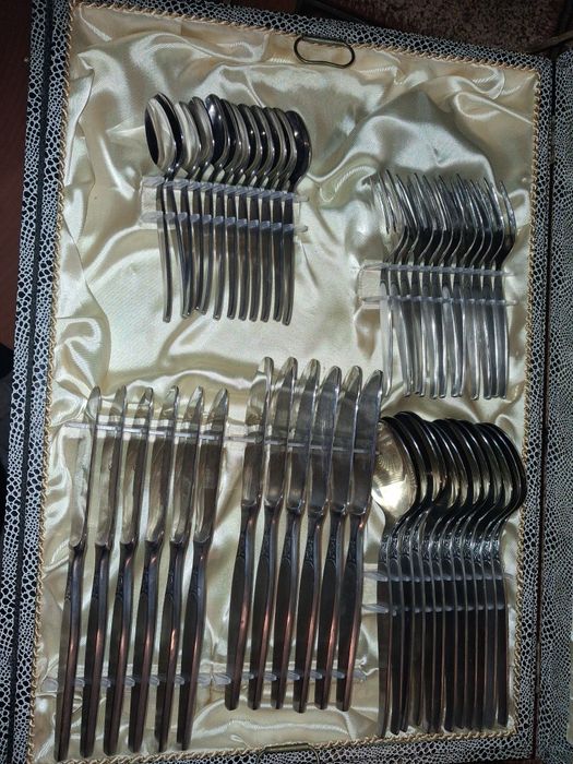 Set tacamuri otel inoxidabil 70 piese