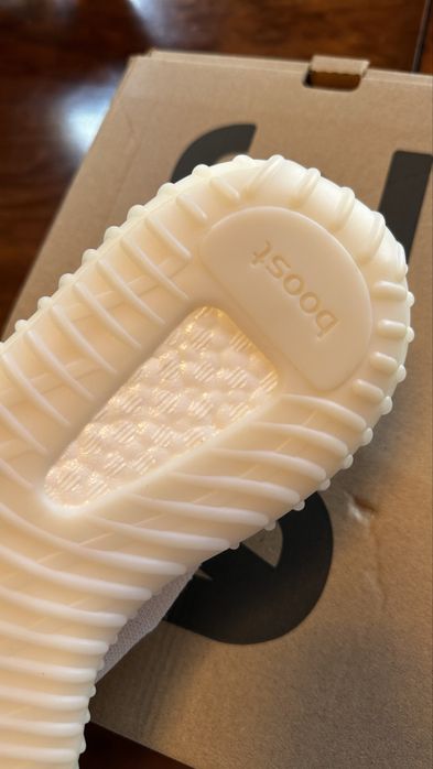 Yeezy Boost 350 V2 „Bone” – noi, nepurtați, mărimea 39 1/3