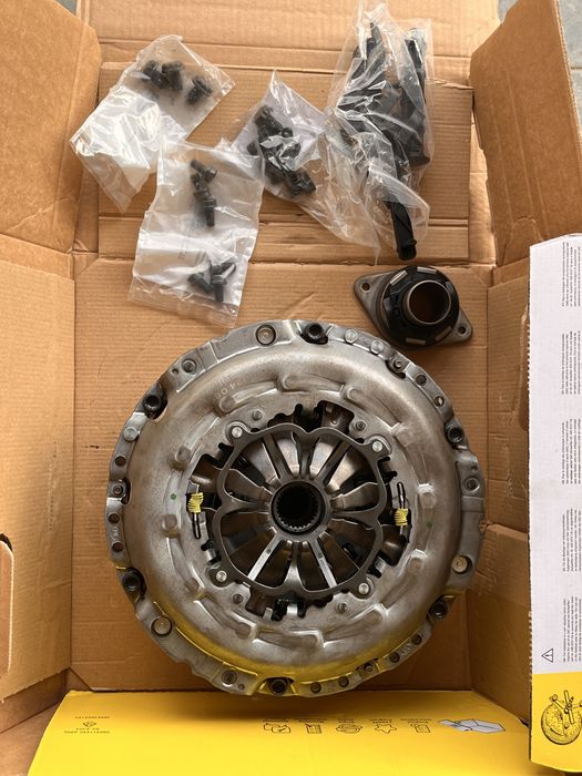 Kit ambreiaj + Volantă LuK Audi - Cutie MVT