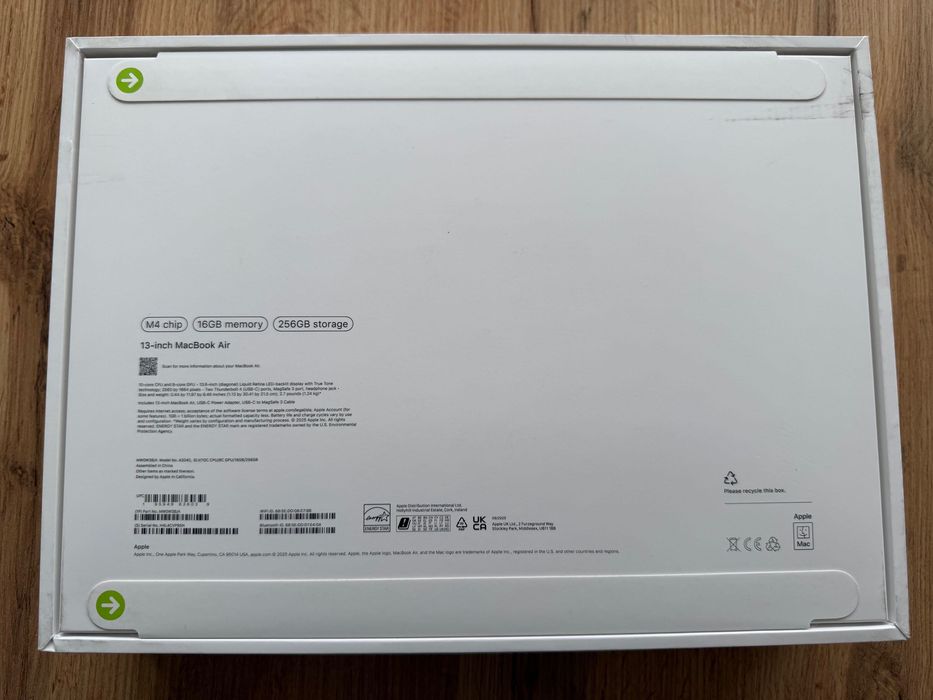 ЧИСТО НОВ MacBook Air 13" M4 Chip 10-CPU, 8-GPU, 16GB RAM, 256GB SSD