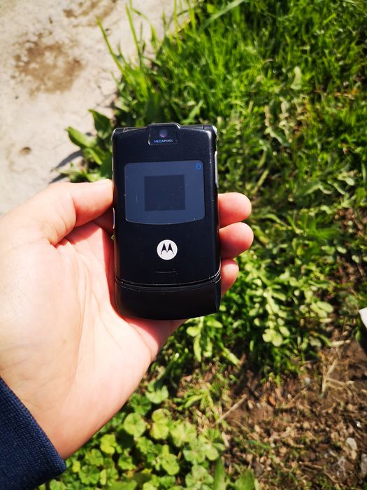 Моторола v3 срочно