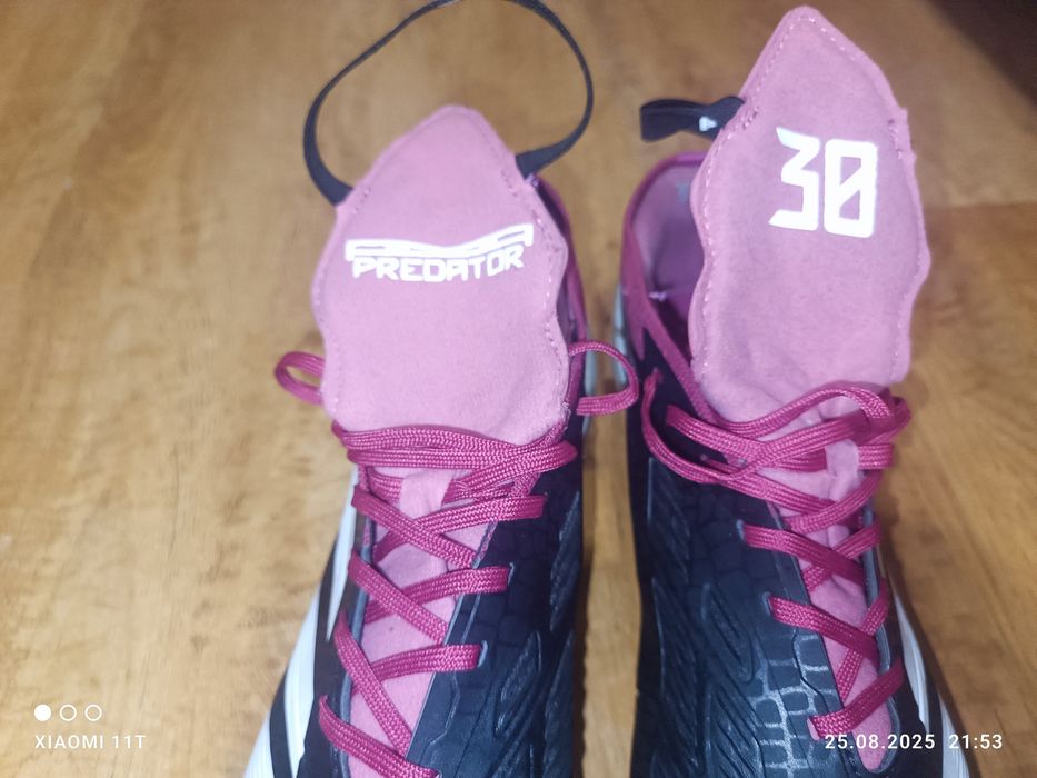 Футбольные бутсы Адидас предатор
