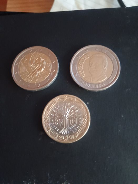 Монеты номиналом 2Евро.. и 1 евро.