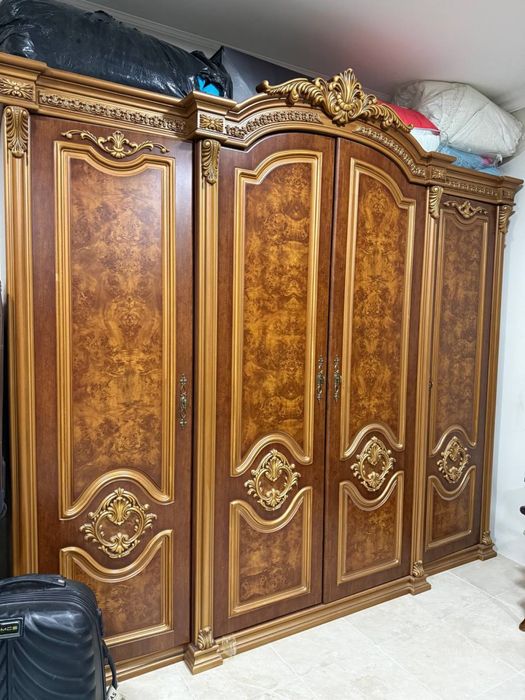 Срочно продаю шикарный спальный комплект в отличном состоянии!!!