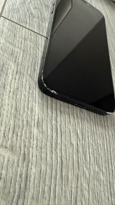 Телефон İPhone 12