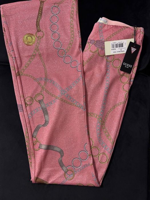 Pantaloni roz, evazati, elastici
Pantaloni roz ,evazați, elastici 

-