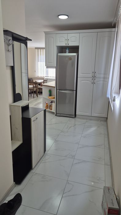 Дава се под наем Тристаен апартамент в Шумен, Център - 75 кв.м за 306 € - Снимка #3