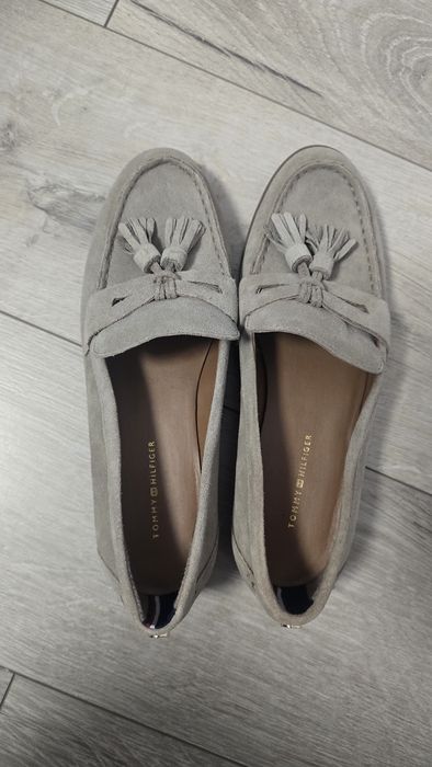 Нови оригинални мокасини Tommy Hilfiger.
Естествен велур. Размер 7.5.