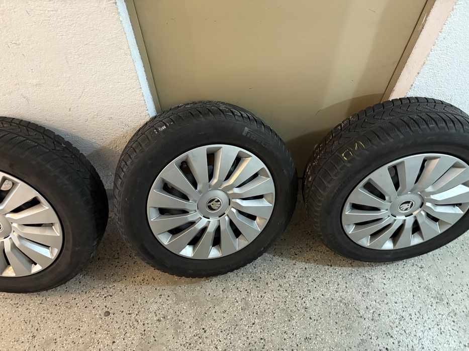 Зимни гуми 205/60/16 с ламаринени джанти