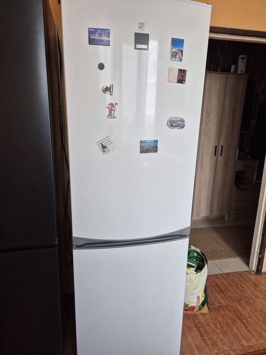 Хладилник комбиниран с фризер