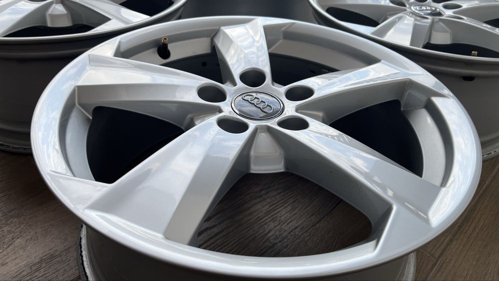 Jante 17 Originale Audi R17 5x112/butuc 57,1 mm/Jenți /Genți/ Aliaj/Aluminium/Audi A3 A4 A6 Q2 Q3