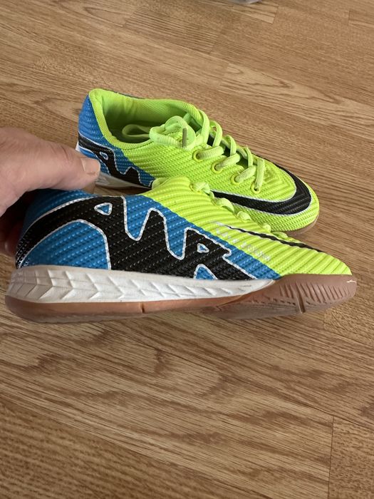 Продам обуви для футбола