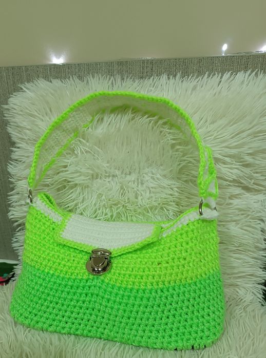 Плетени дамски чанти.