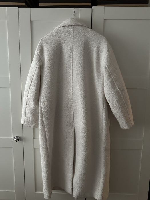 Бяло дамско дълго палто