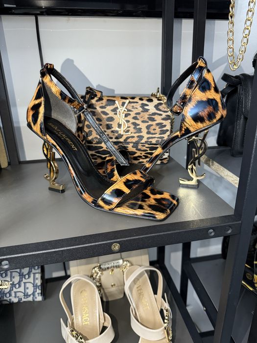 Pantofi sandale cu toc