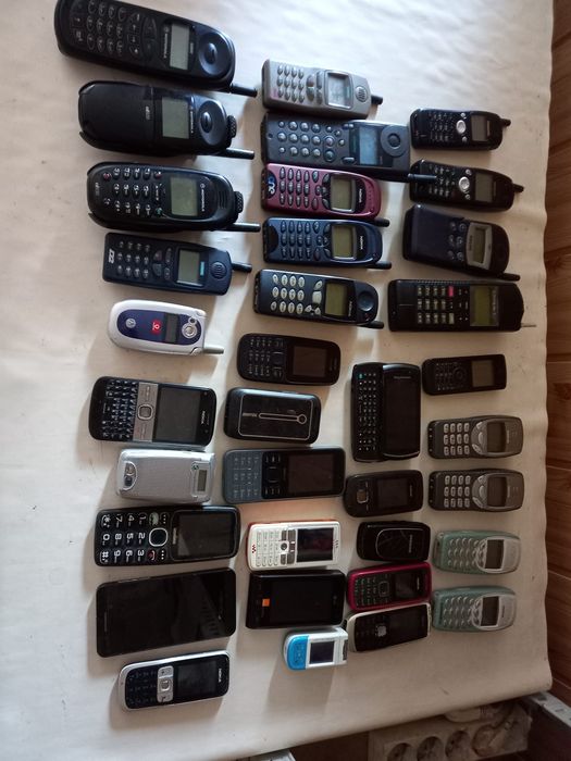 Vând/schimb 200 telefoane vechi Nokia, Samsung, Sony, Sony Ericsson,LG, Blackberry