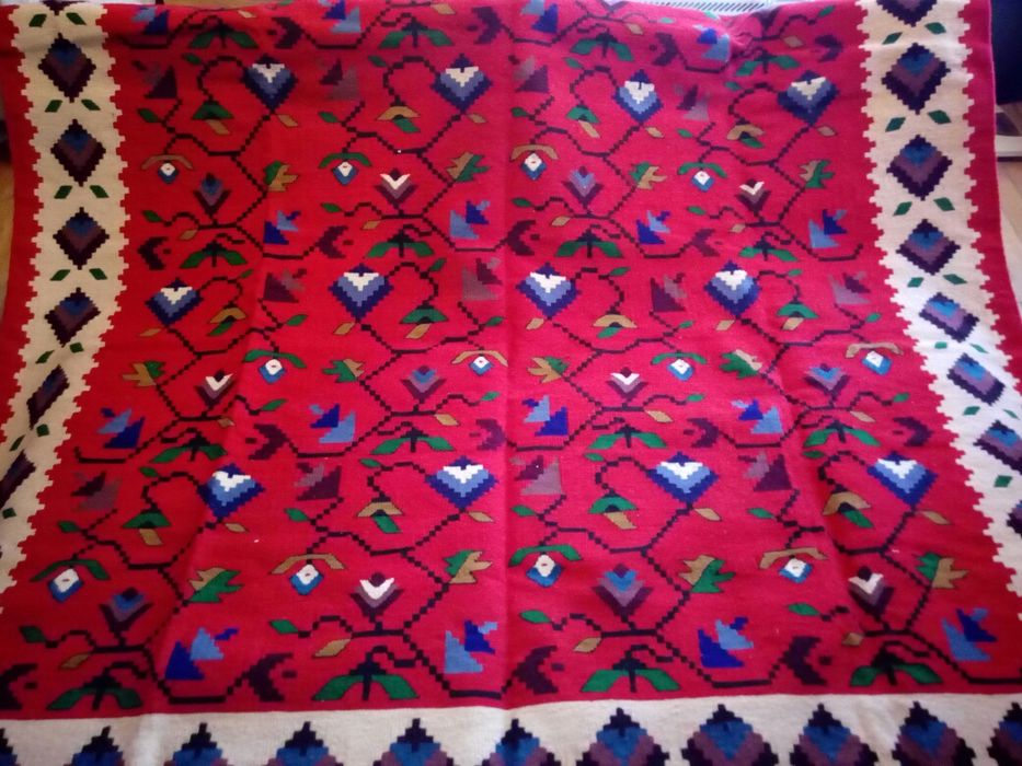 Продавам Чипровски килим