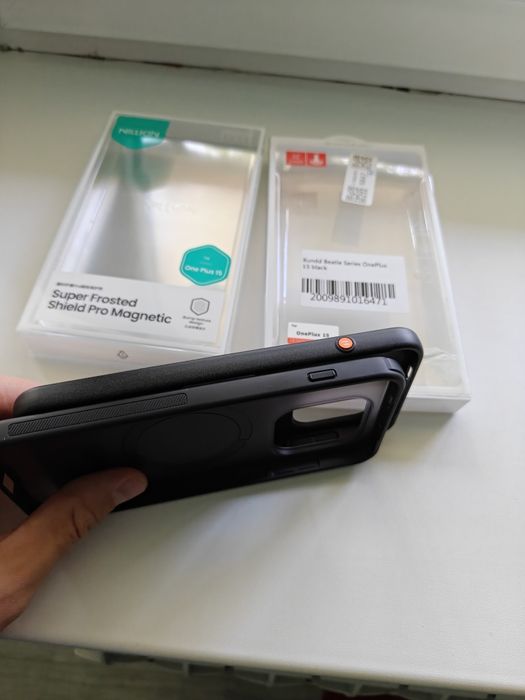 Чехолы для OnePlus 15 Nillkin и Sandstone