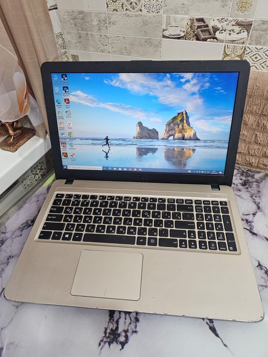 Продам ноутбук asus core i3