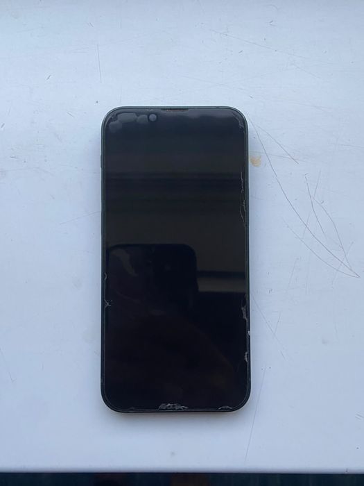 iPhone 13 mini.