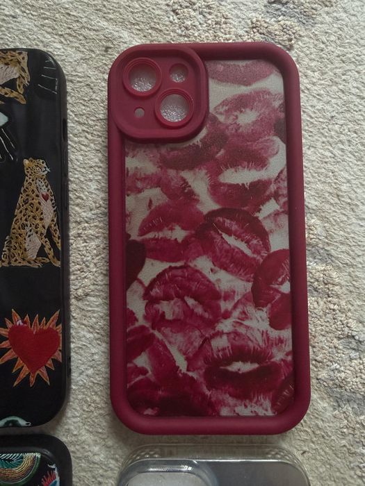 Чехлы на iPhone 13