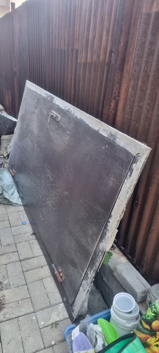 Продам железную дверь
