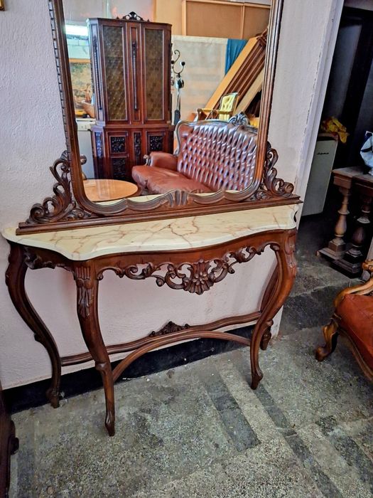 Барокова конзола , корпус Орех мраморен плот и кристално огледало