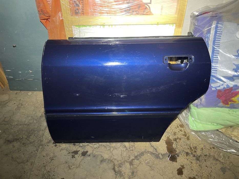 Дверь задняя левая Audi 80B4