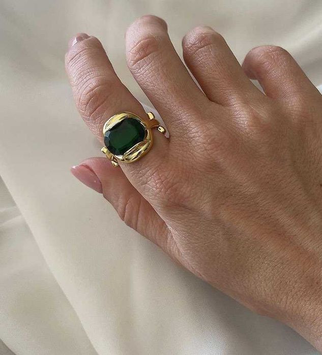 Уникално красив нов пръстен Emerald