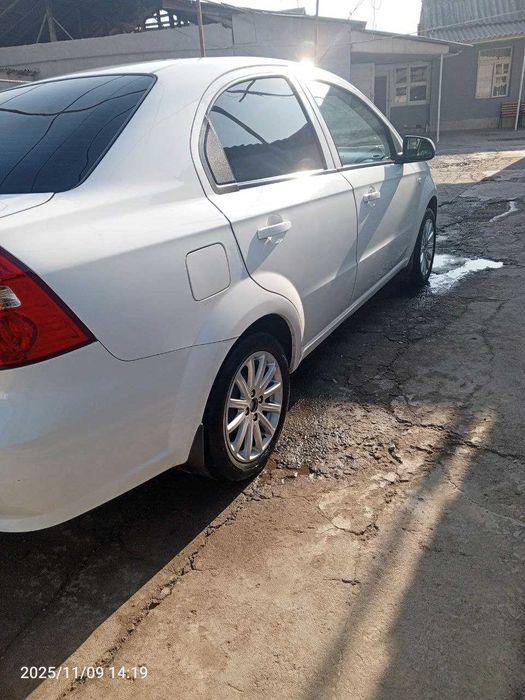 Нексия-3 (4 позиция) сотилади 2017 йил, 160 000 юрган. Автомат.