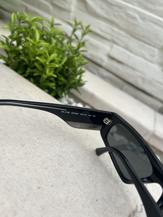 ochelarii de soare EA