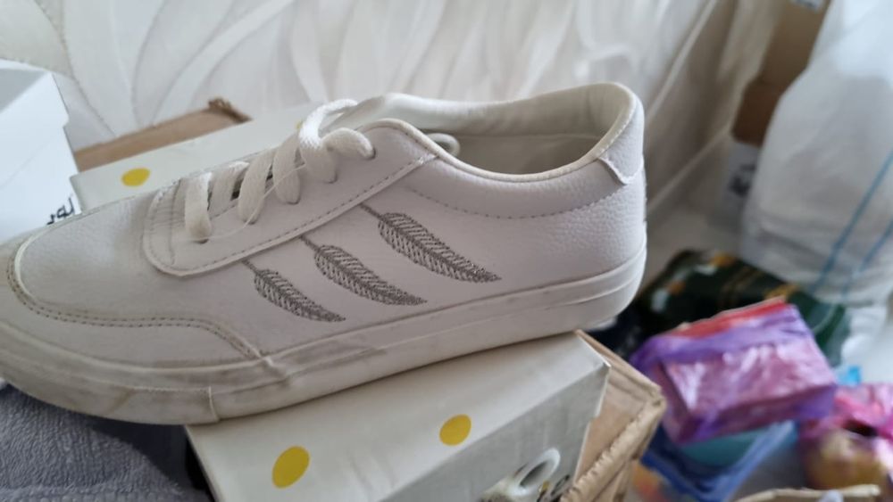 Продам детскую обувь для школы